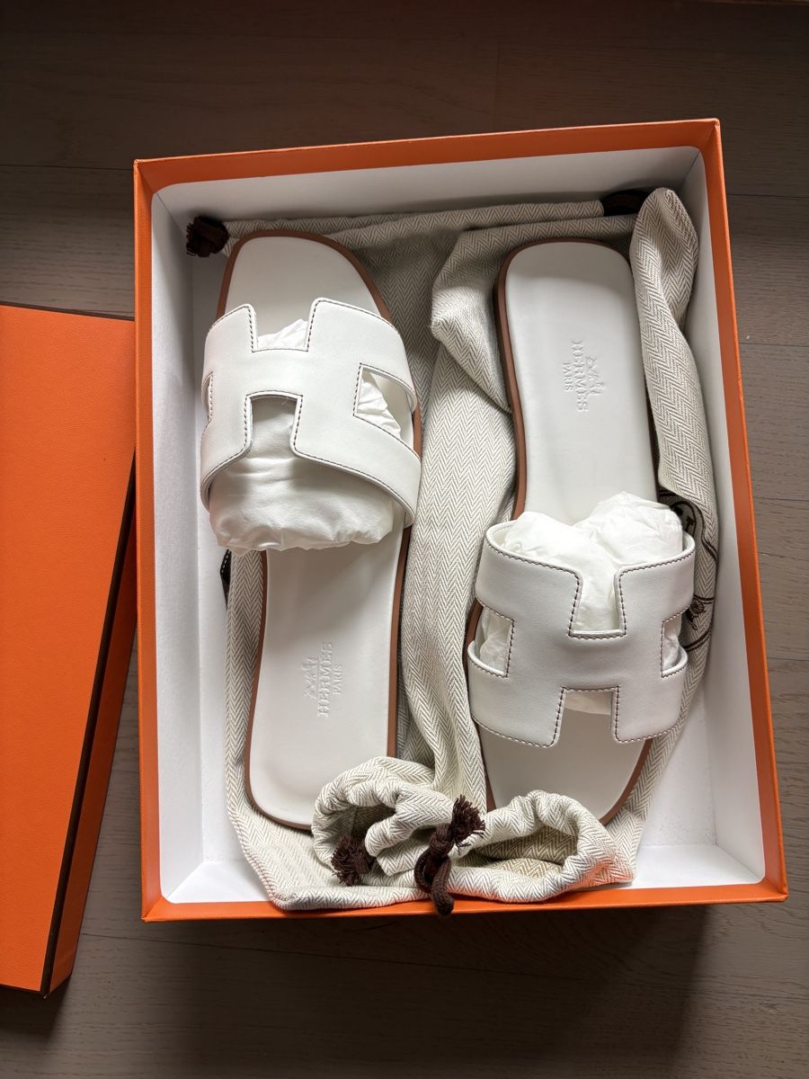 Hermès Scarpe da donna: New Hermès Oran Sandals; White Size 39 – Nuovo e nell'imballaggio originale da Nyon venduto da My_wardrobe 3