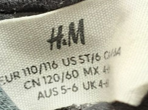 H&M Maglioni & Felpe: Kapuzenpullover Pokemon Grösse 116 – Usato da Worb venduto da Osterthal 2