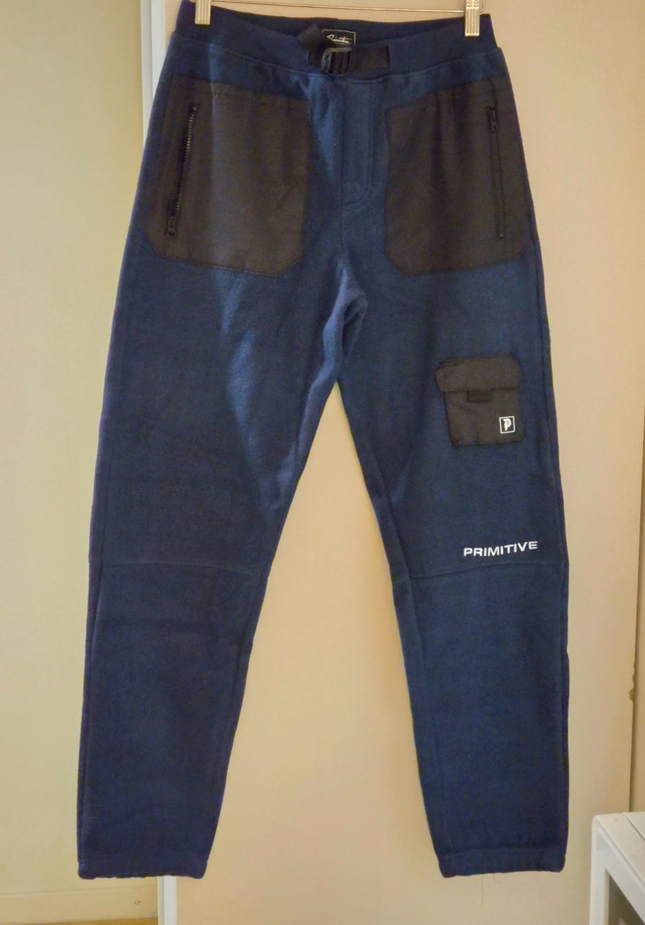 Pantaloni: Fleece-Jogginghose in Dunkelblau – Nuovo e nell'imballaggio originale da Zürich venduto da New_username 1