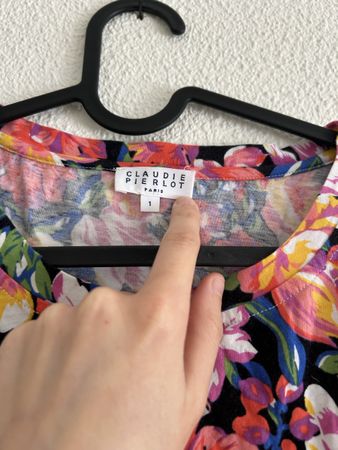 T-shirt Claudie Pierlot fleuri, taille 1 - État impeccable!