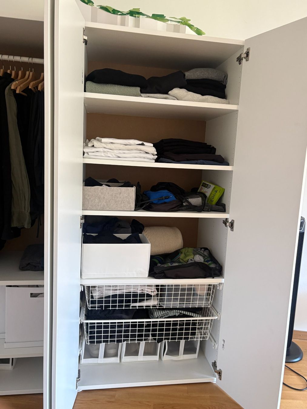 Guardaroba: PLASTA Wardrobe – Usato da Basel venduto da alt_58bm 1