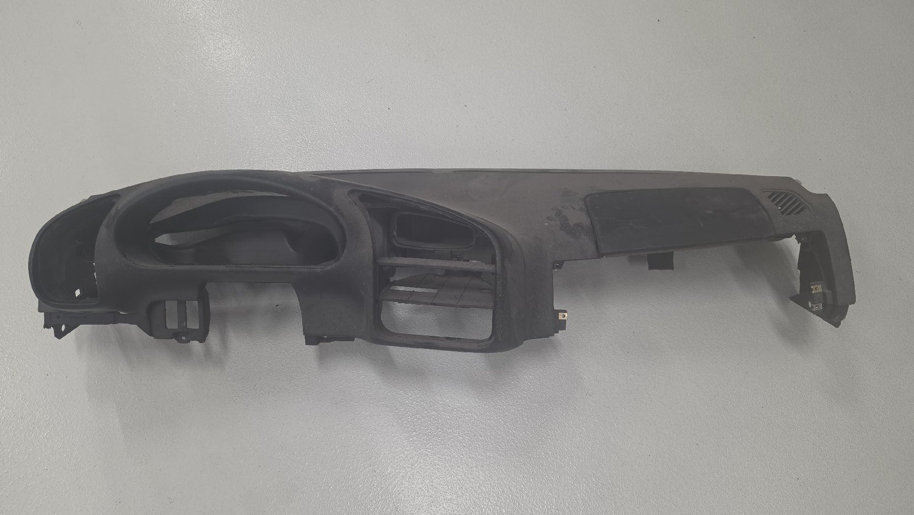 BMW Alle Autoersatzteile: Armaturenbrett BMW E36 Limousine – Gebraucht aus Leuzigen von sta_z8gh