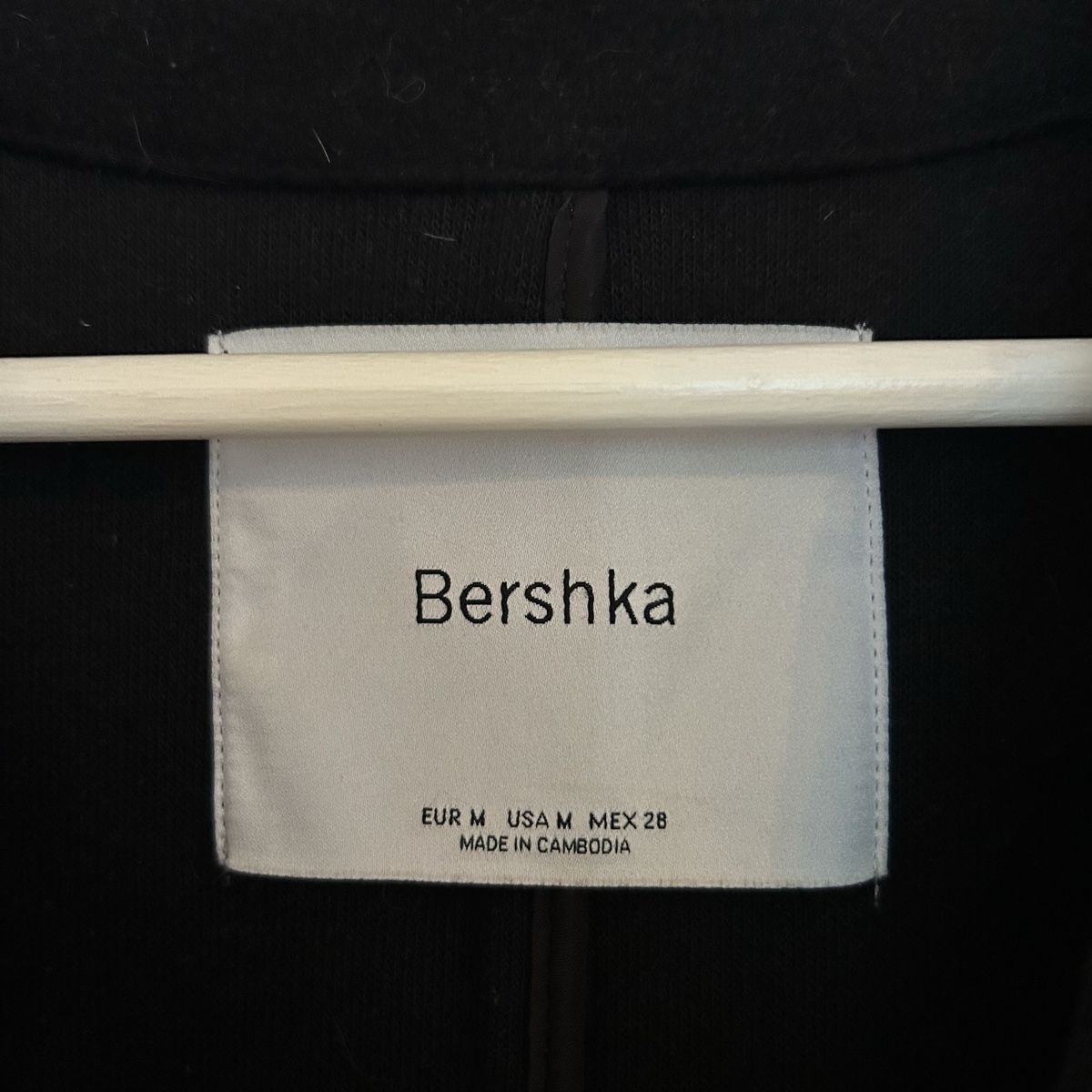 Bershka Mäntel: schwarzer bershka mantel – Gebraucht aus Ennetbaden von car_b67l 1