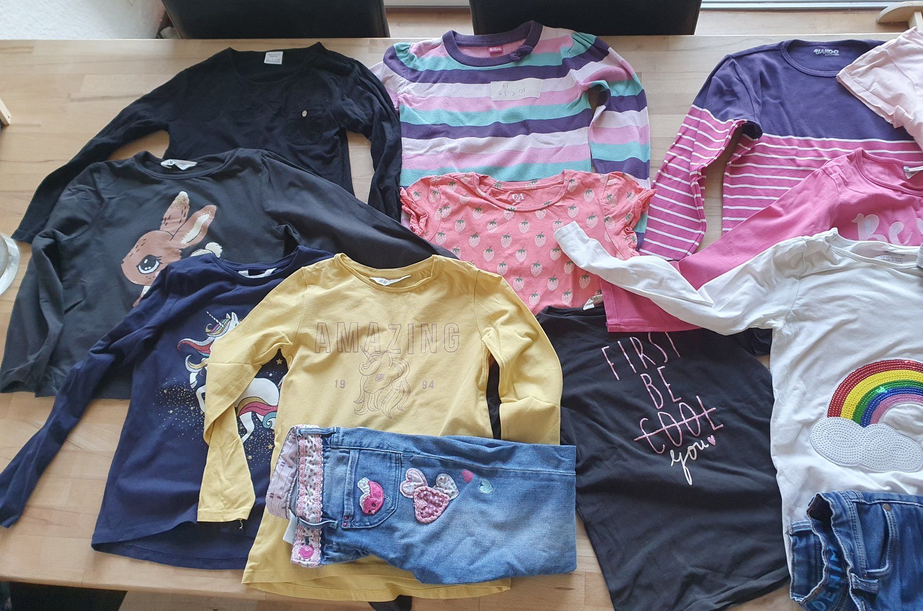 Lotti & Set di vestiti: Sehr grosses Kleiderpaket Mädchen Grösse 128 – Usato da Ebmatingen venduto da zeitlos-gesund.ch 1