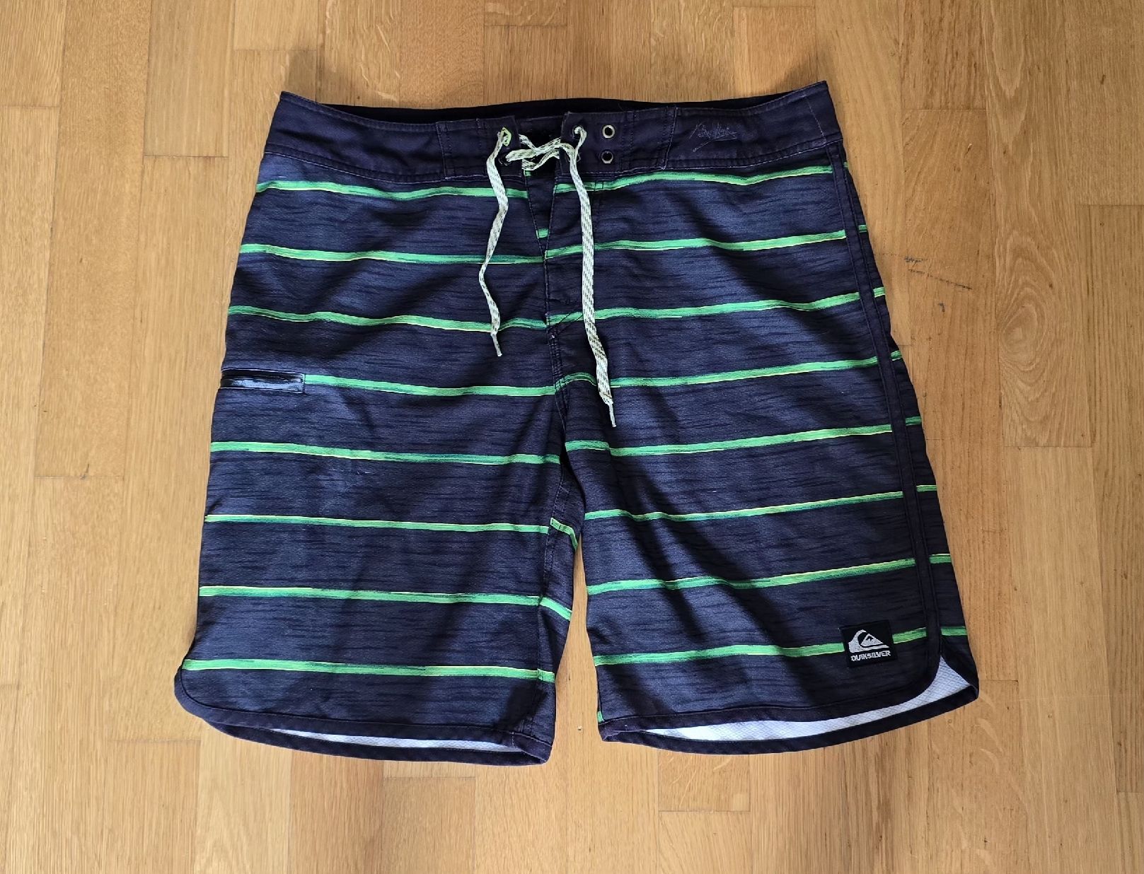 Quiksilver Badehosen: Short de bain Quiksilver rayé, taille 33 – Gebraucht aus Genève von MariaS2 1