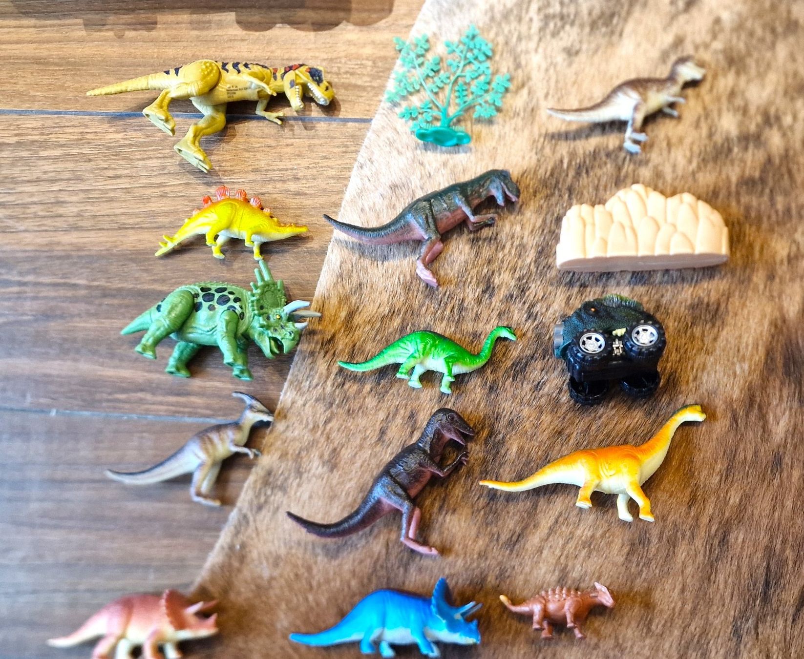 Giocattoli: Dino Spielzeug Set – Usato da Hombrechtikon venduto da MalgorzataJ 3