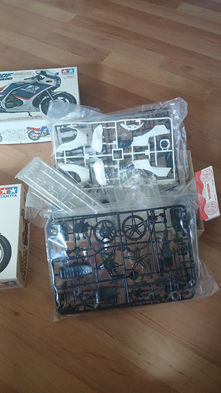 Tamiya Modellbausätze & Standmodelle: Tamiya Honda CB1100R / CBR400F – Neu (gemäss Beschreibung) aus Rickenbach LU von mai_cyk6 2