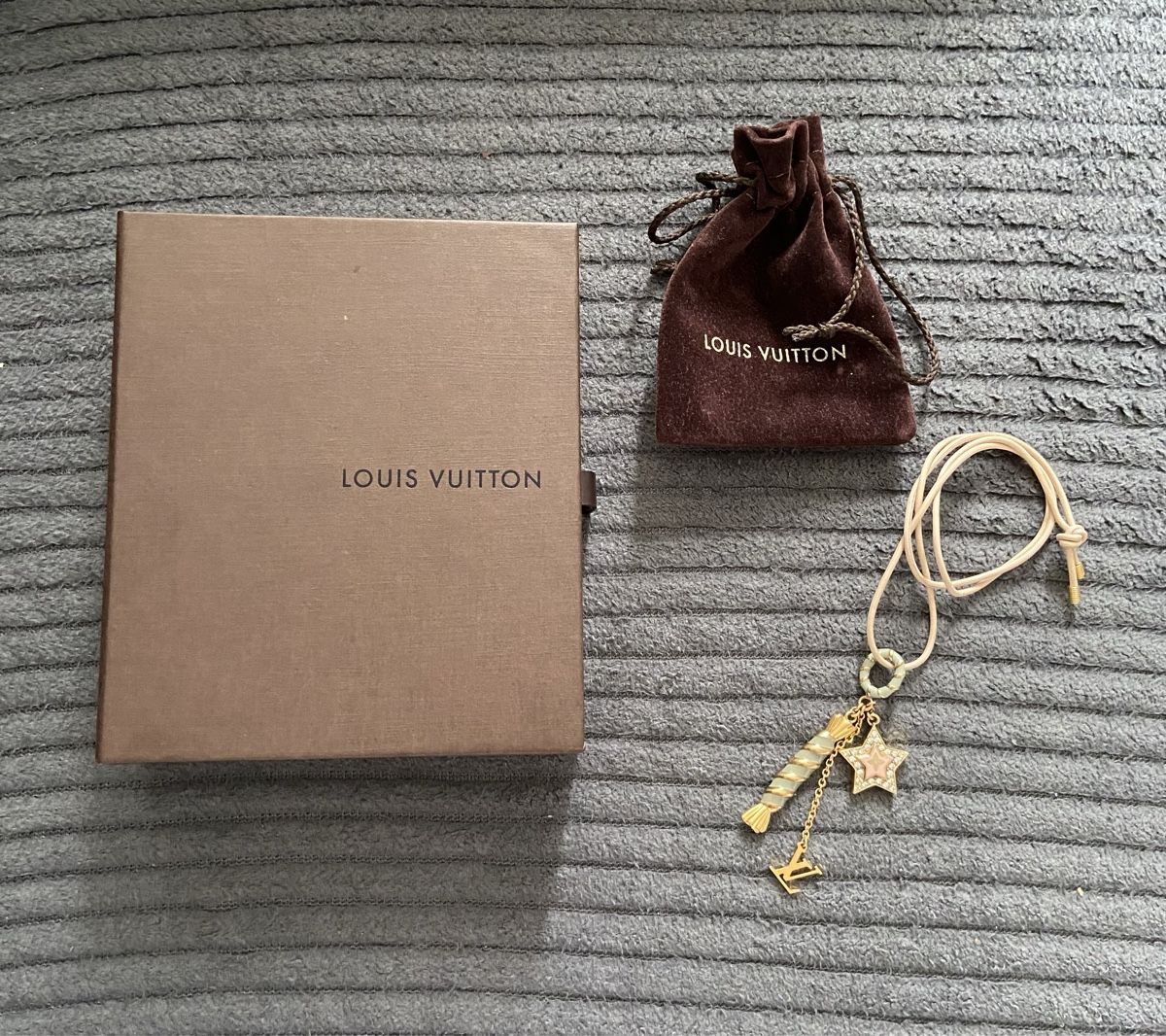 Louis Vuitton Ciondoli: Pendentif Louis Vuitton – Usato da Montreux venduto da Perledor 2