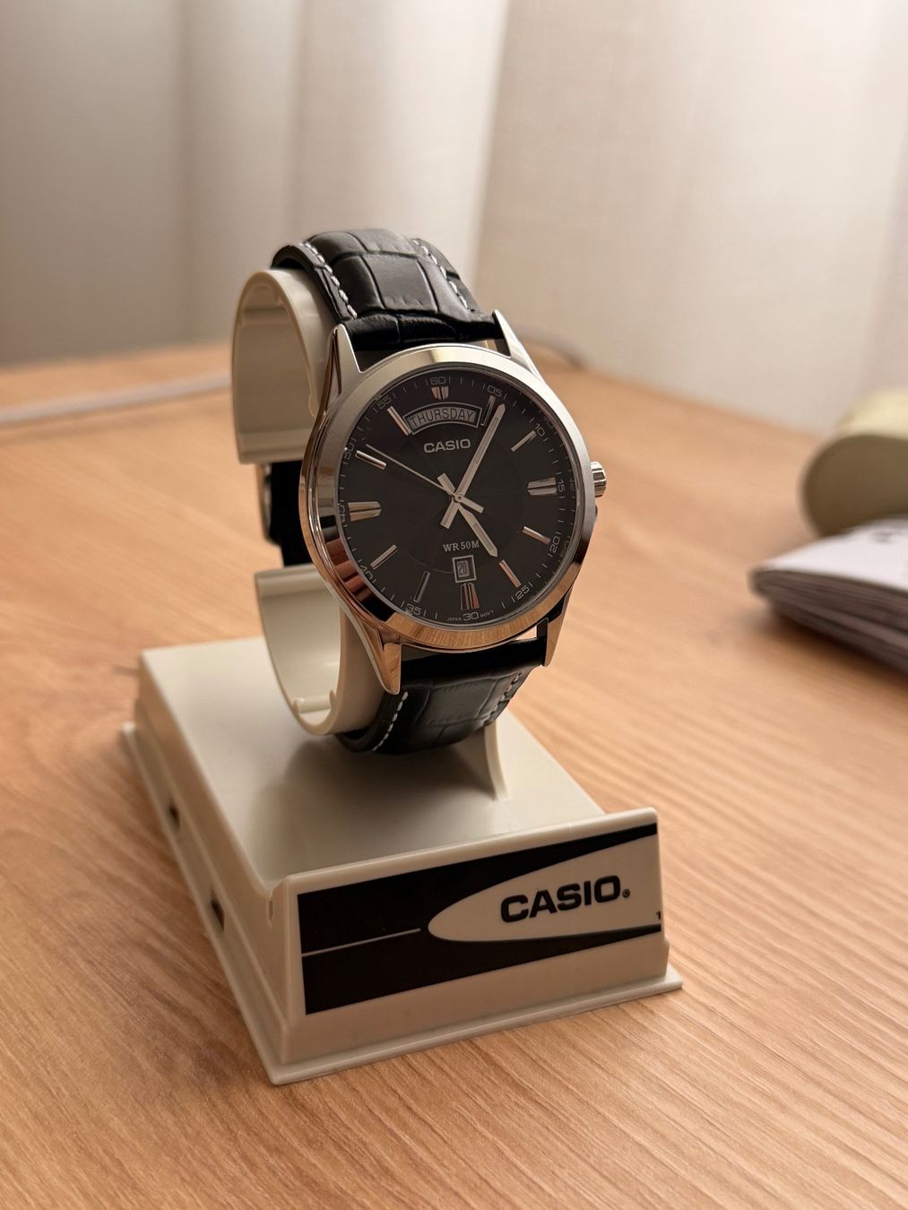 Casio Orologi: Casio MTP-1381L-1AV (Day-date) – Nuovo e nell'imballaggio originale da Wettingen venduto da Dave_04