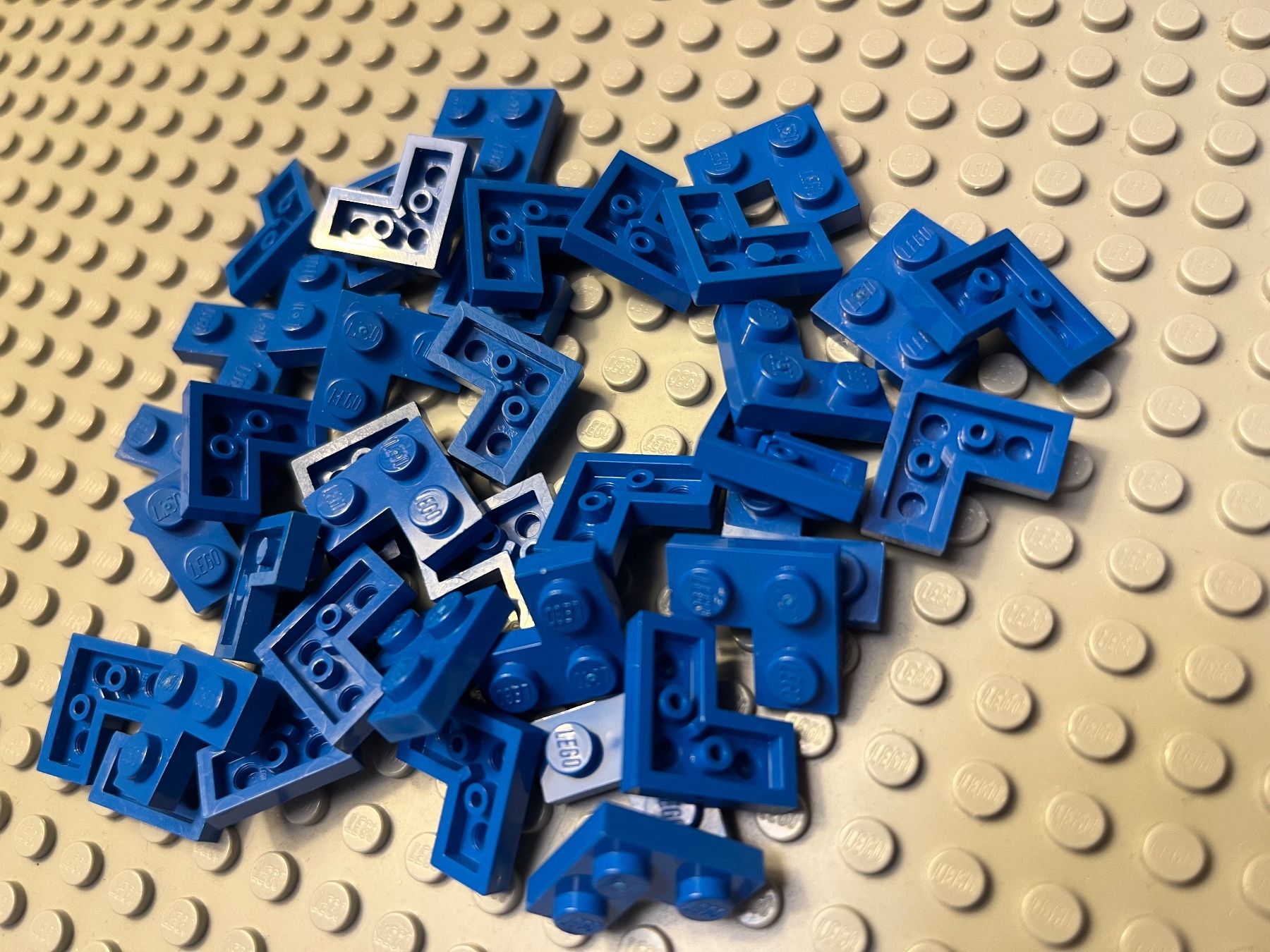 Lego Kit di costruzioni: Lego 22x  Eckplatten (2420) blau – Usato da Basel venduto da Swi-7621