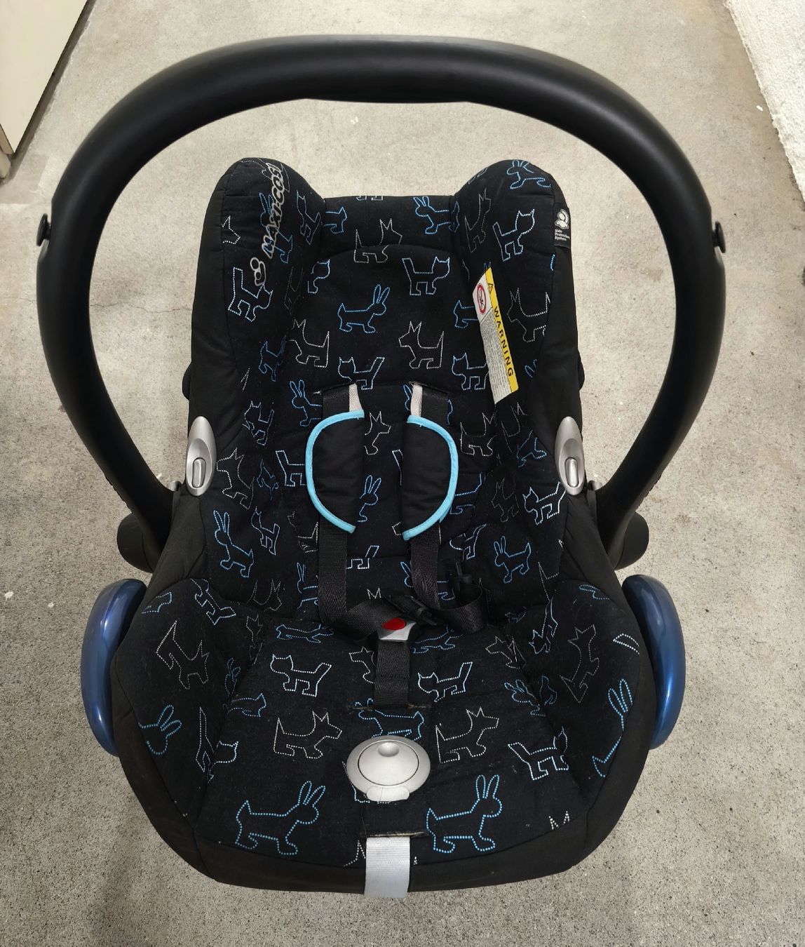 Maxi-Cosi Auto-Kindersitze: Maxi-Cosi Cabriofix Babyschale + Sitzverkleinerer unfallfrei – Gebraucht aus Winterthur von leovale 1