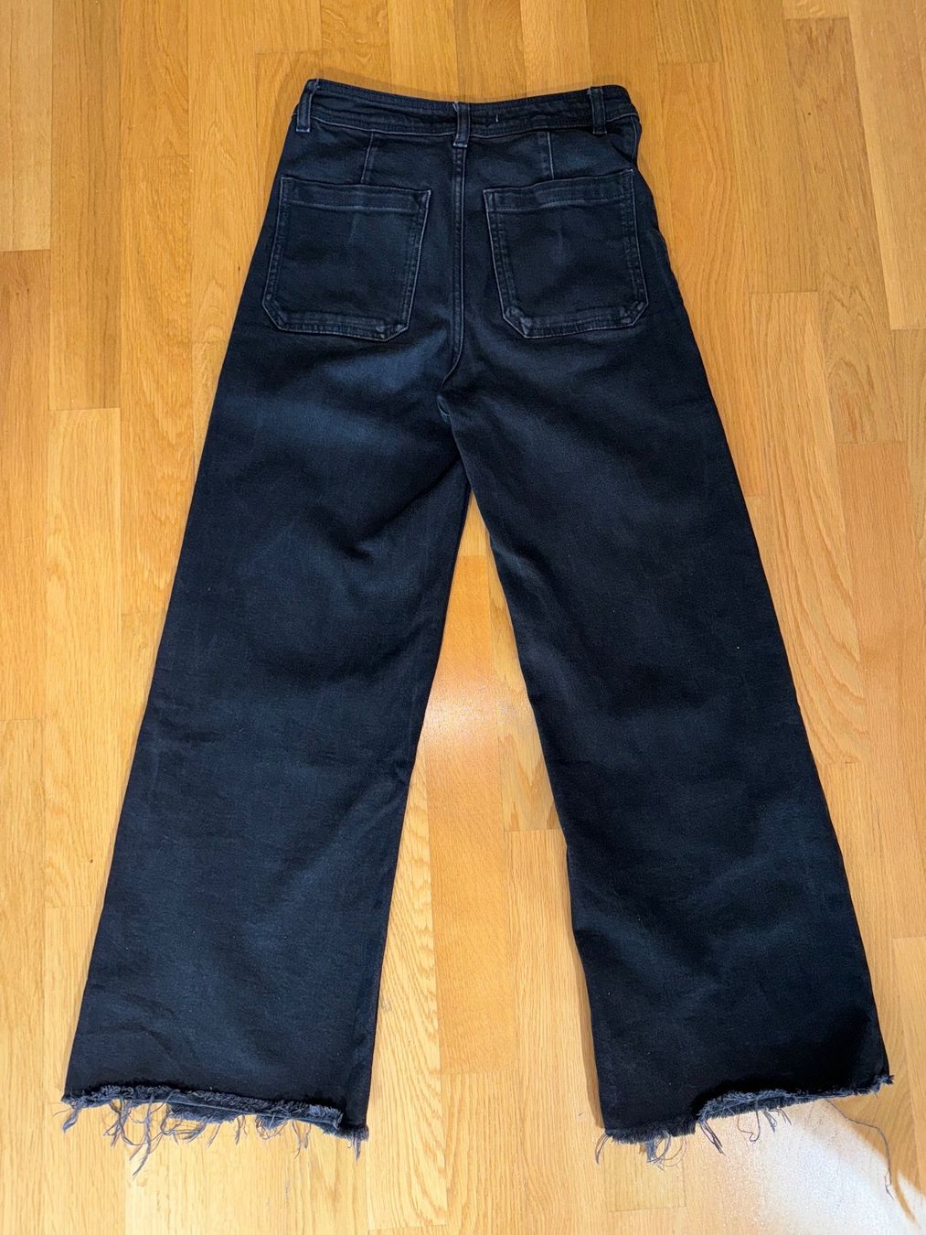 Pantaloni: 3 pantalons noirs – Usato da Cologny venduto da PEACEANDLOVE 8