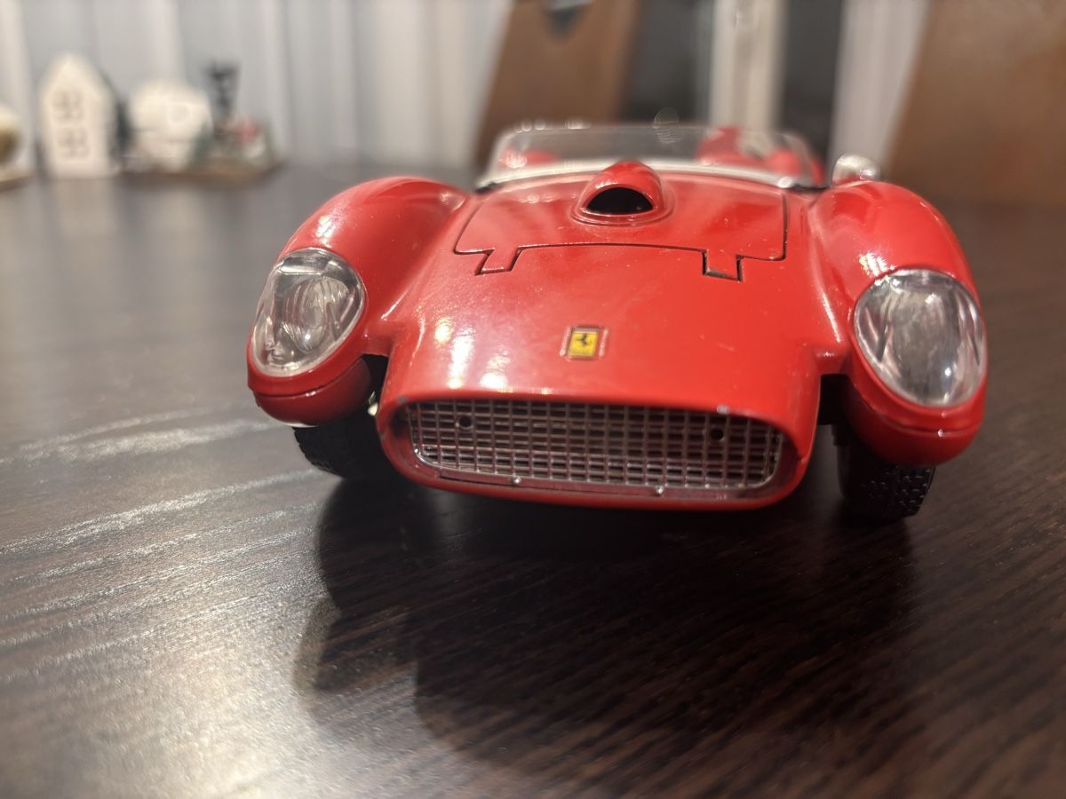 Bburago Modellini d'auto: Rotes Ferrari-Modellauto, Testa Rossa 1957, 1:18 – Nuovo (secondo la descrizione) da Unterentfelden venduto da Nadineb23 1