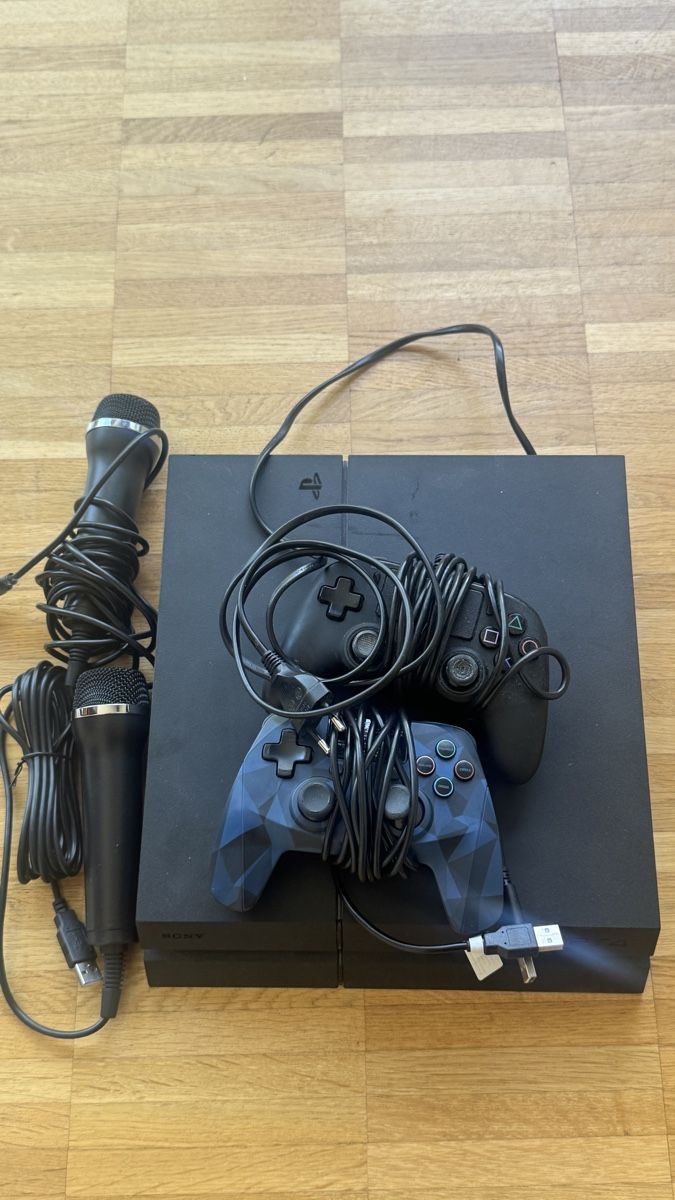 Sony Console: PlayStation 4 Konsole  – Usato da Arlesheim venduto da pri_n8zy