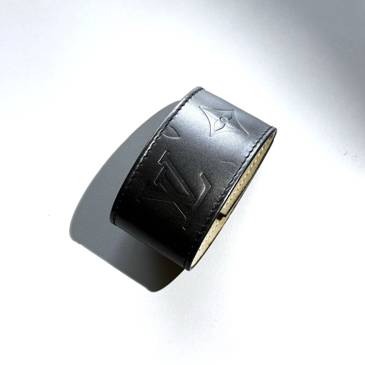 Louis Vuitton Armbänder & -reifen: Vintage 2002 Louis Vuitton monogram mat leather bracelet – Neu (gemäss Beschreibung) aus Bern von MaxiSeller 1