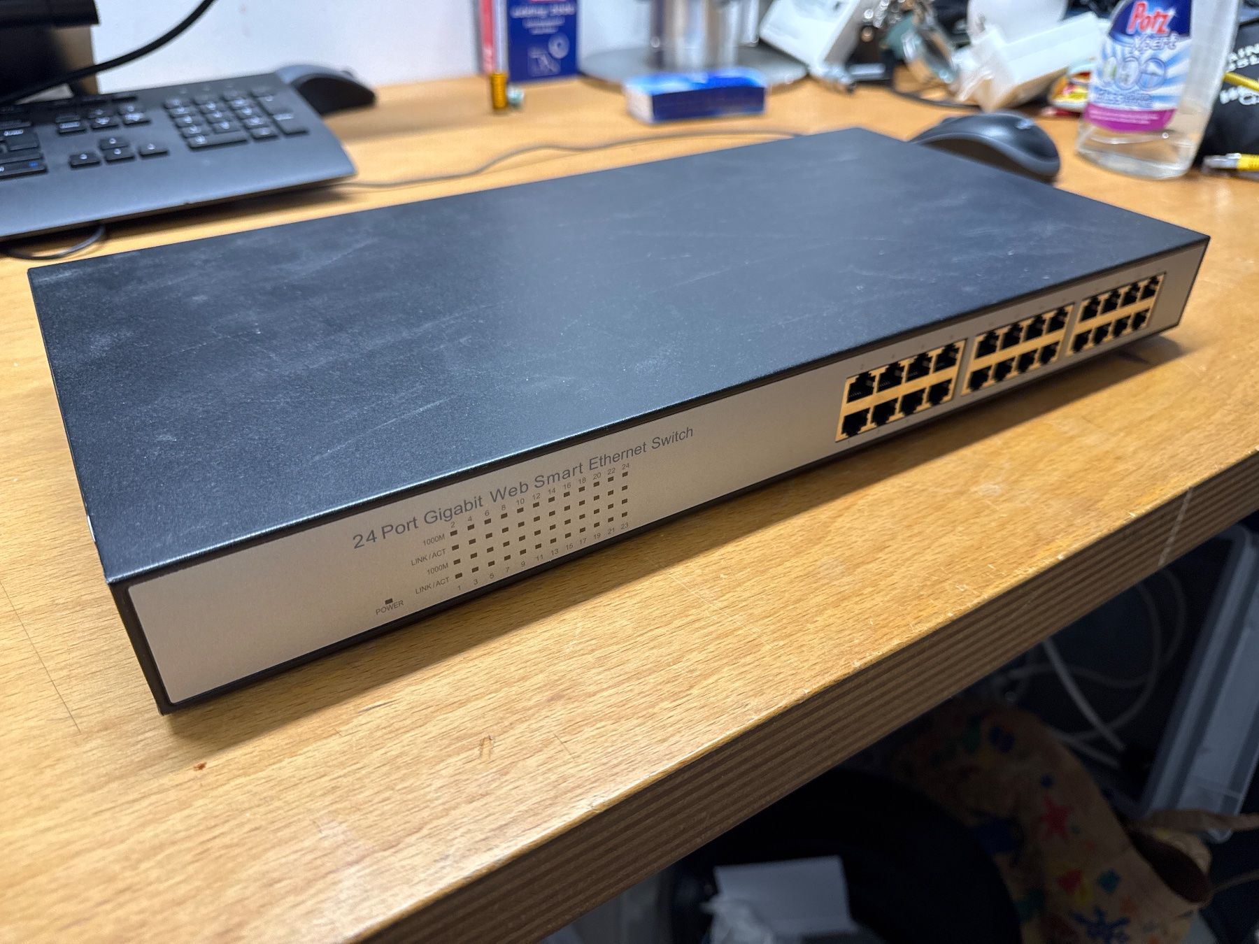 Hubs & Switches: 24 Port Gigabit Ethernet Switch – D'occasion à Lommiswil par Daniro