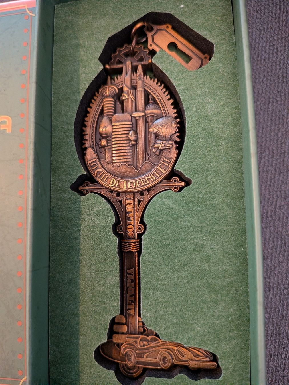 Disney Statuette: Disney clé de collection Autopia – Nuovo e nell'imballaggio originale da Saxon venduto da 2005sylvester 1
