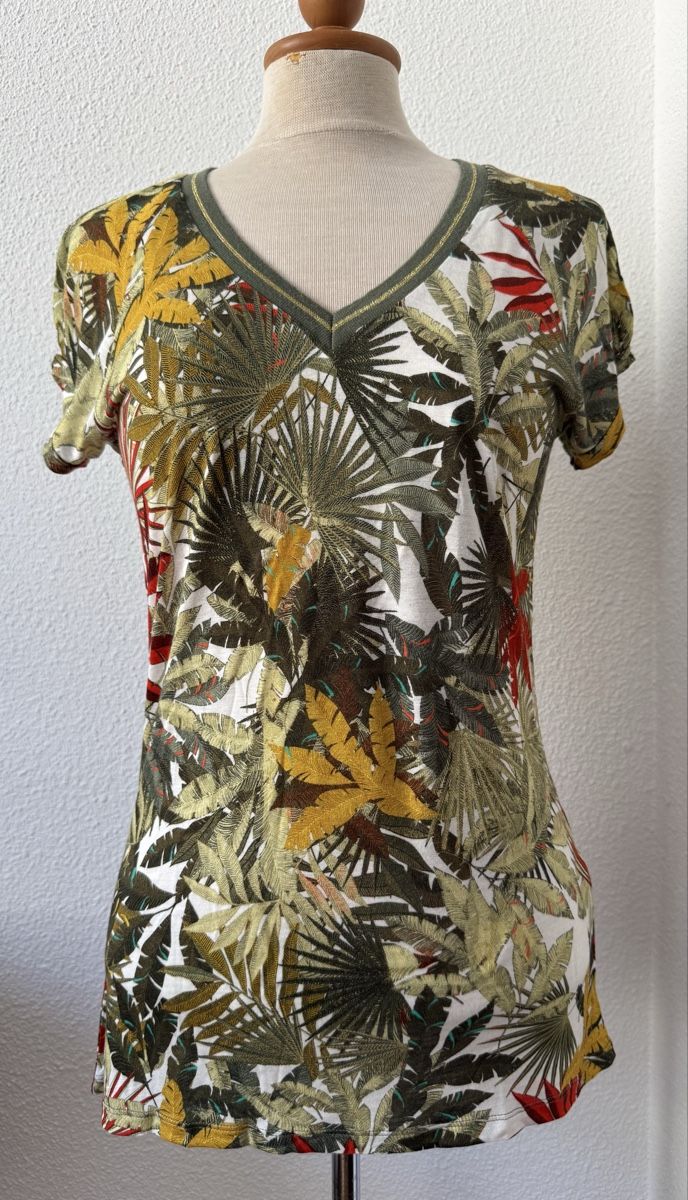 T-Shirts: Tee-shirt One Step imprimé tropical taille S – Gebraucht aus Morges von sandy069