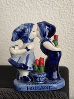 Delfter Blau – Küssendes Paar mit Tulpen
