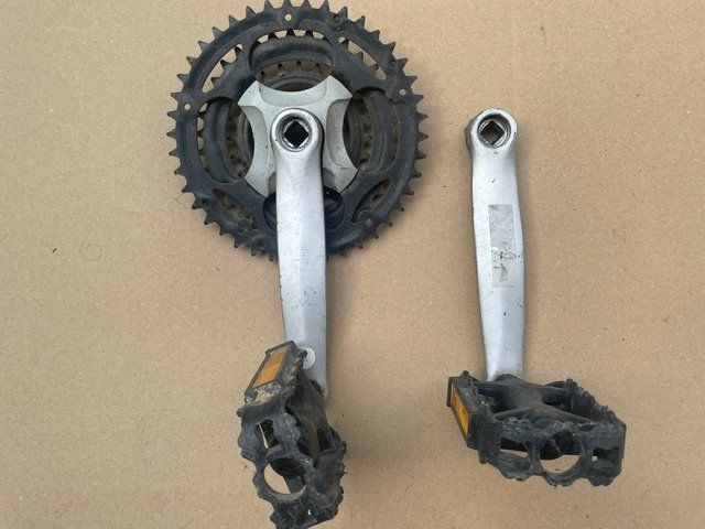 Pièces détachées: pédalier vélo – D'occasion à Ursy par DK8