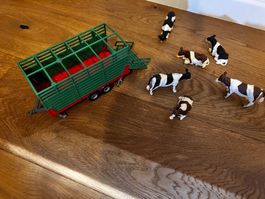Siku 1:32 Viehwagen mit Kühe