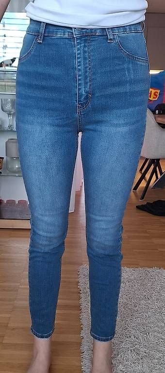 Jeans: Damenjeans von PULL&BEAR – D'occasion à Niederuzwil par Liberatopixel