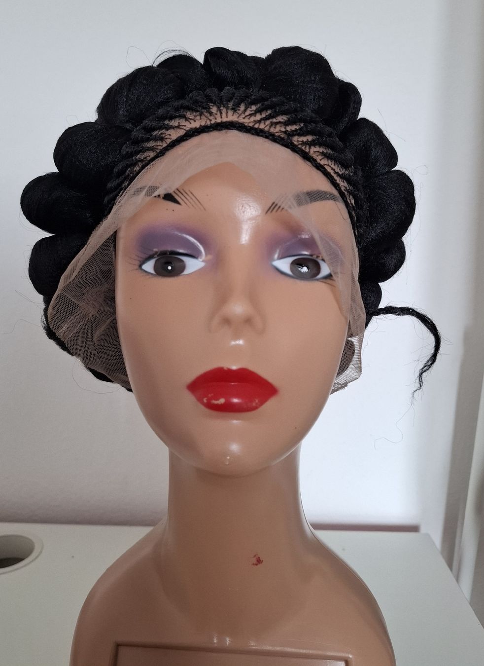Parrucche: Black Braided Wig with High Bun | Elegant Style | Handmade – Nuovo (secondo la descrizione) da Lausanne venduto da usa_xd5k