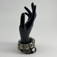 Bracelet La Caverne du Lutin – Design Floral avec Breloques
