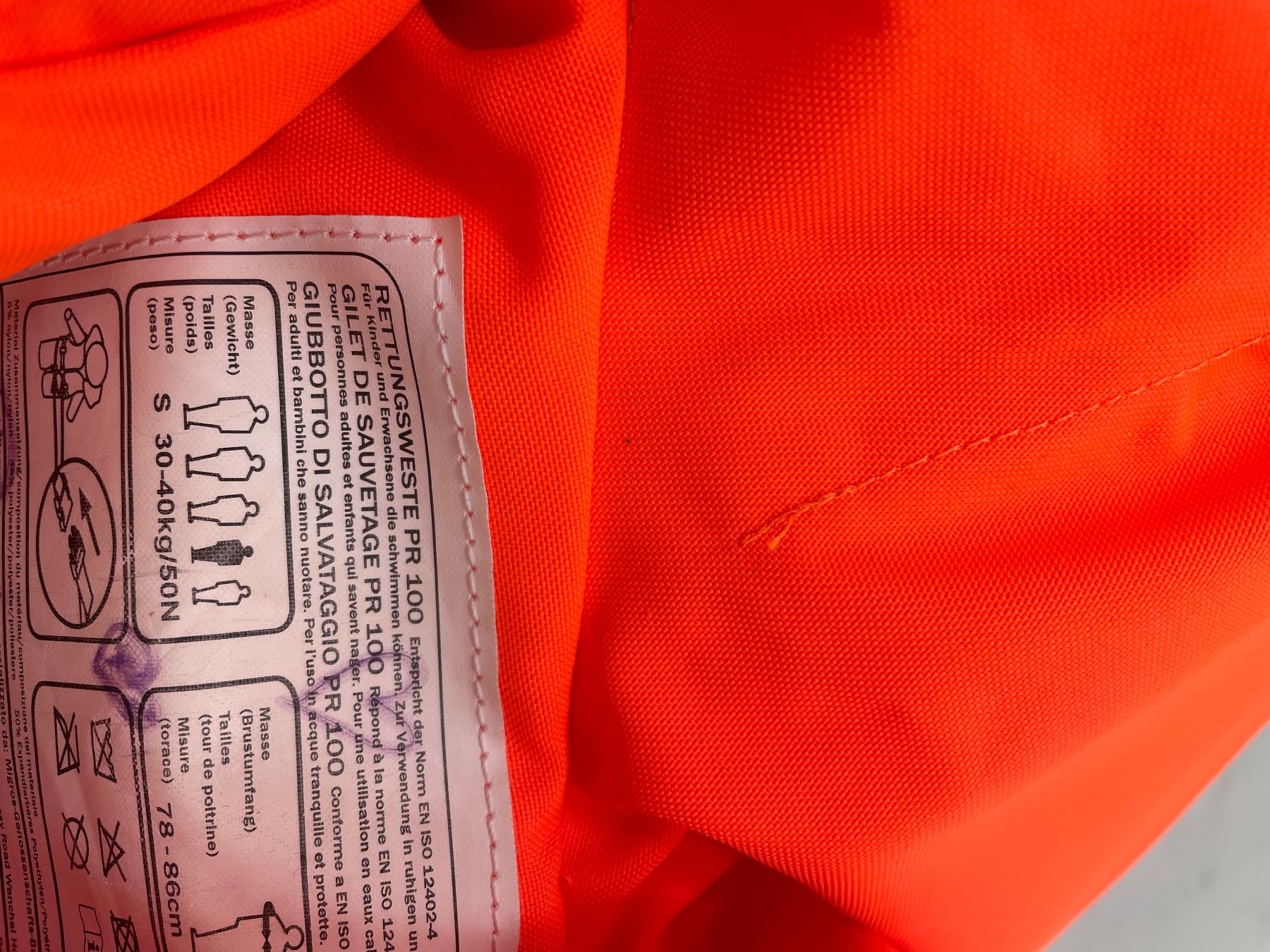 Gilets de sauvetage: Rettungswesten – D'occasion à Oberbuchsiten par Anschi03 2