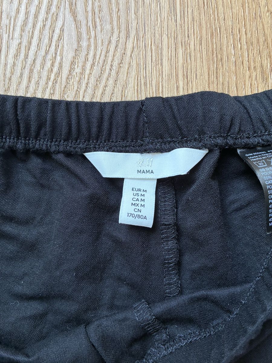 H&M Pantaloni: Kurze Schwangerschaftshosen Grösse M – Usato da Witterswil venduto da Livee 1
