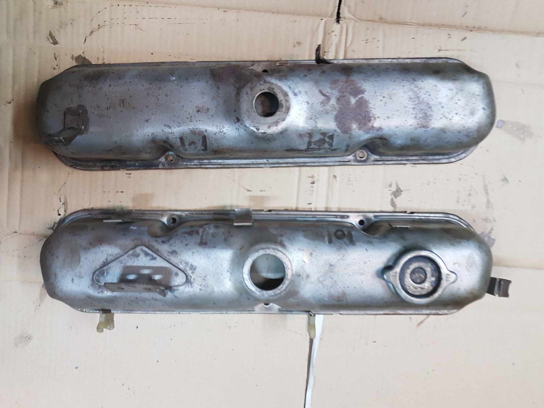 Mopar Tutti pezzi di ricambio auto: Small Block Mopar Ventildeckel – Usato da Niedergösgen venduto da usc_tt5r