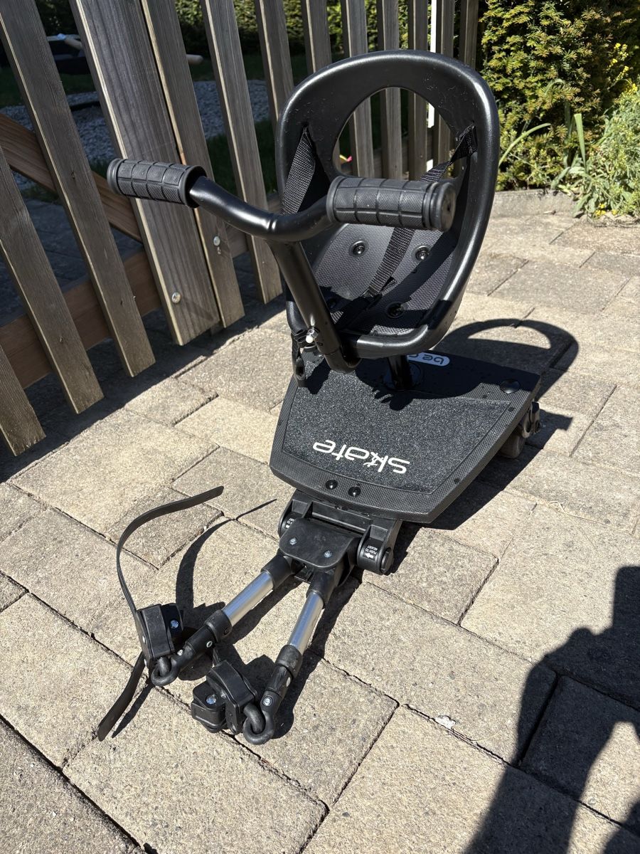 Accessori per carrozzine: Kinderwagen Trittbrett mit Sitz – Usato da Effretikon venduto da Schneebi37