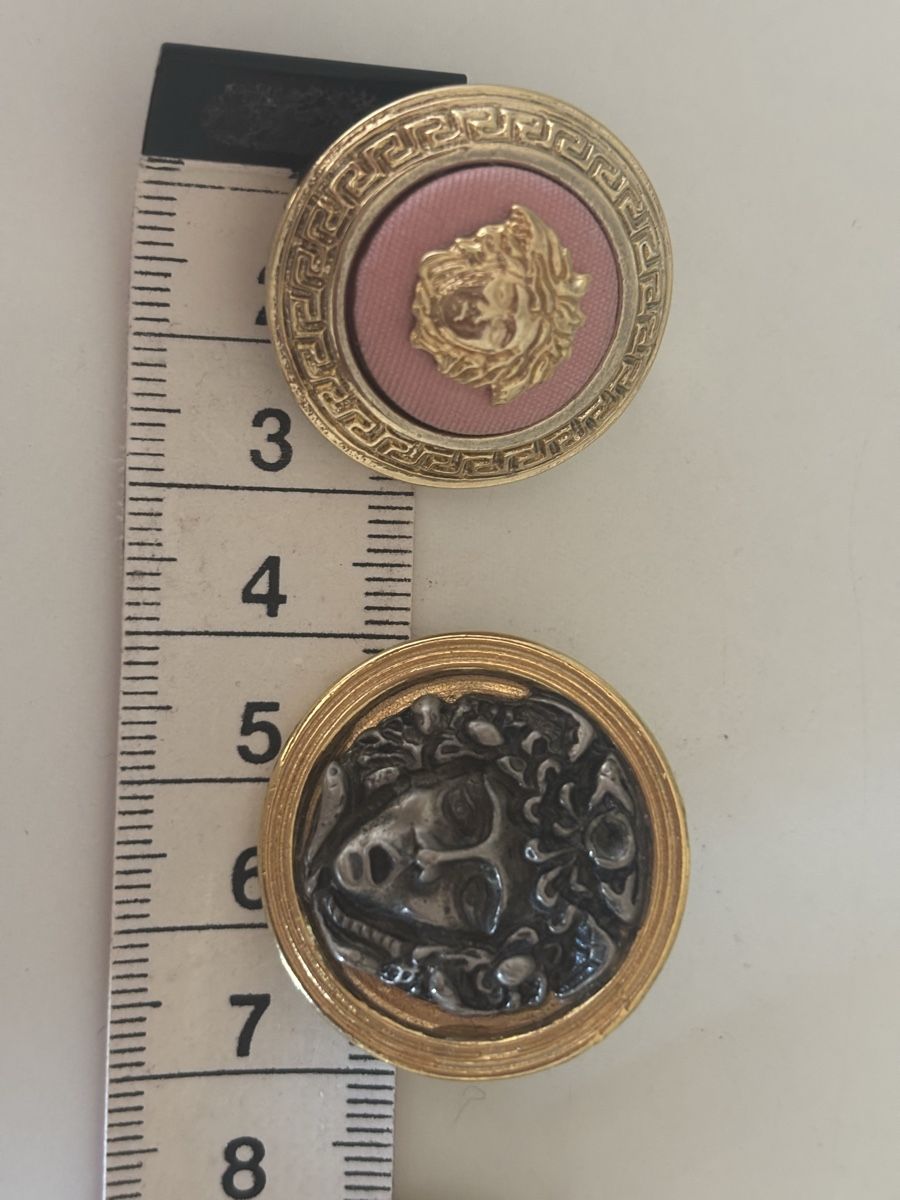 Bottoni: Versace Knopfsammlung – Nuovo (secondo la descrizione) da Rapperswil SG venduto da Carlotta1 1