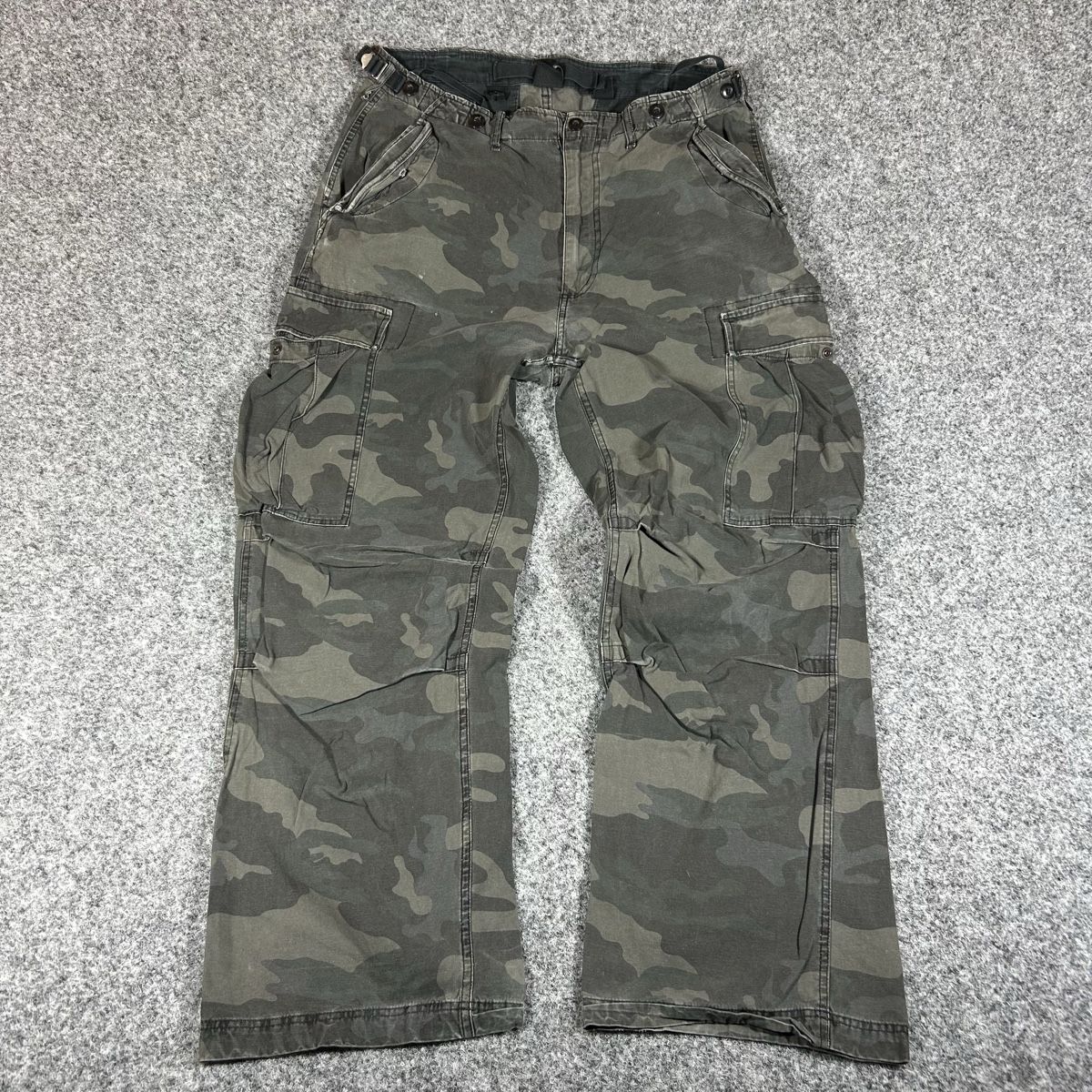Pantaloni: Camo pants cargo Xl – Usato da La Sagne NE venduto da Matlasape