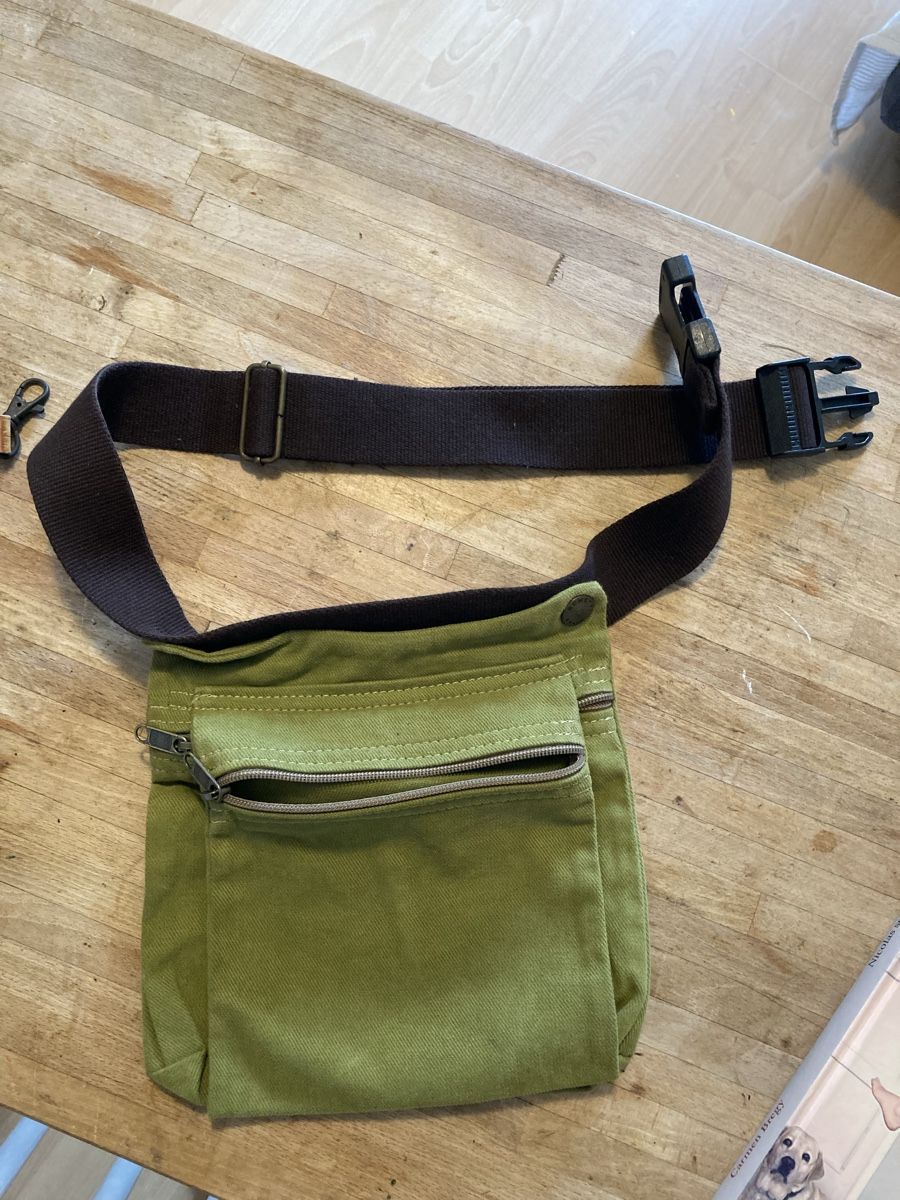 Taschen: Bauchtasche grün – Gebraucht aus Basel von Myriam3 1