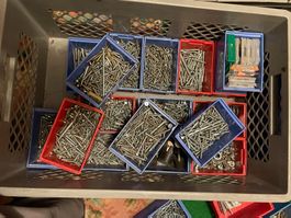 Grosses Werkzeug-Sortiment Handwerkzeuge, Schrauben, Muttern