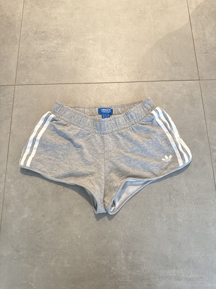 Adidas Pantaloni: Adidas Retro Shorts, Gr. 34, Grau – Nuovo (secondo la descrizione) da Elsau venduto da shoppa
