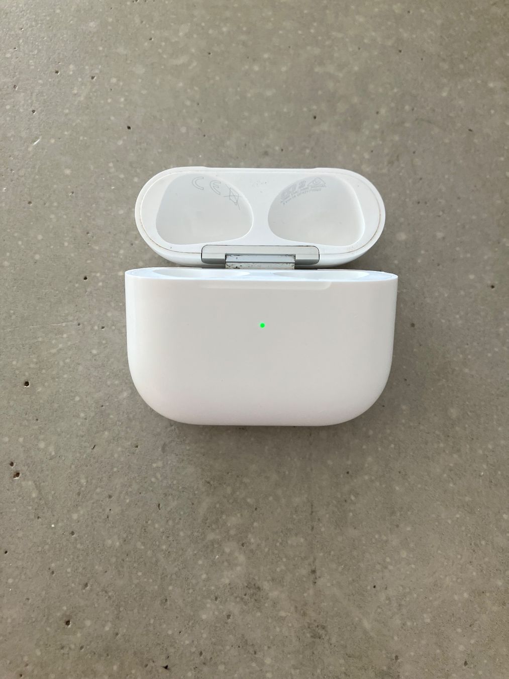 Apple Kopfhörer: Apple AirPods 3 Case – Gebraucht aus Lausanne von mr.v