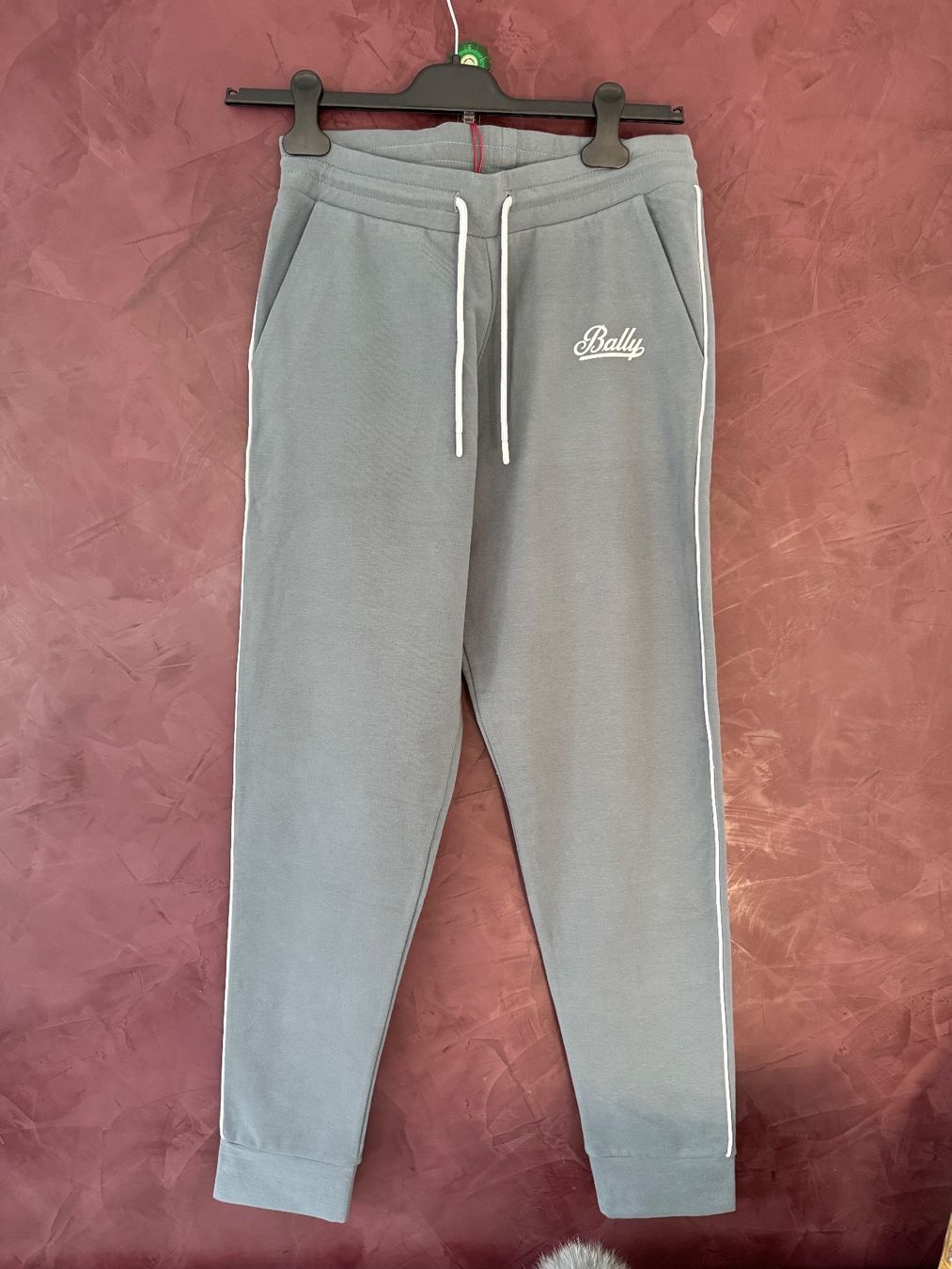 Bally Pantaloni: Bally Jogginghose damen S Graue Trainingshose Lang Freizeit – Nuovo e nell'imballaggio originale da Volketswil venduto da praxis12
