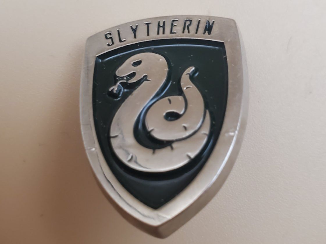 Placchette & Badge: Pin's Serpentard de Harry Potter – Usato da Rennaz venduto da La_malle_du_dauphin