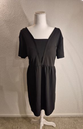 Schwarzes Sommerkleid mit V-Ausschnitt, Grösse M, neuwertig
