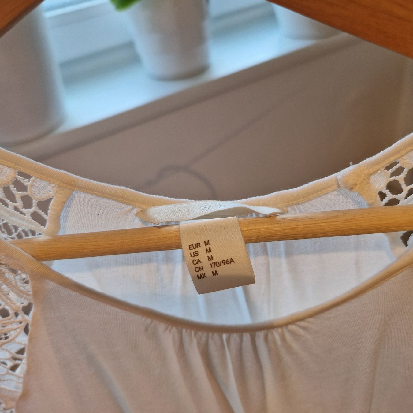 H&M Camicette: 2 Blusen / Shirts weiss / rosa Gr. M Spitzmuster – Usato da Nendeln venduto da Zopfie_ 4