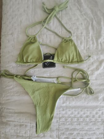 Bikini Zaful hellgrün gerippt neu mit Etikett