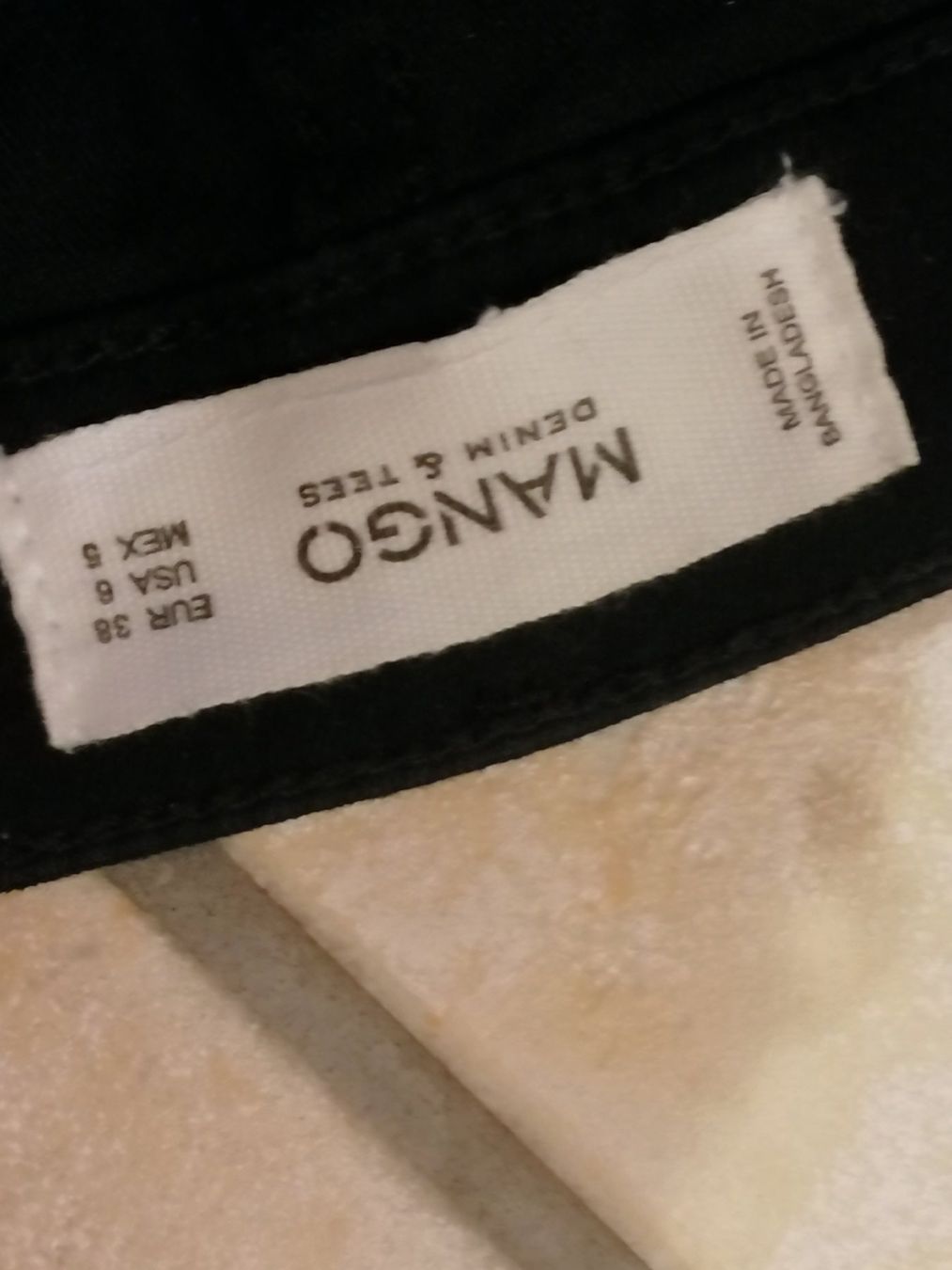 Mango Jeans: Jeans von Mango mit Strasssteinchen – Usato da Rheinfelden venduto da Cleopatra2000 3