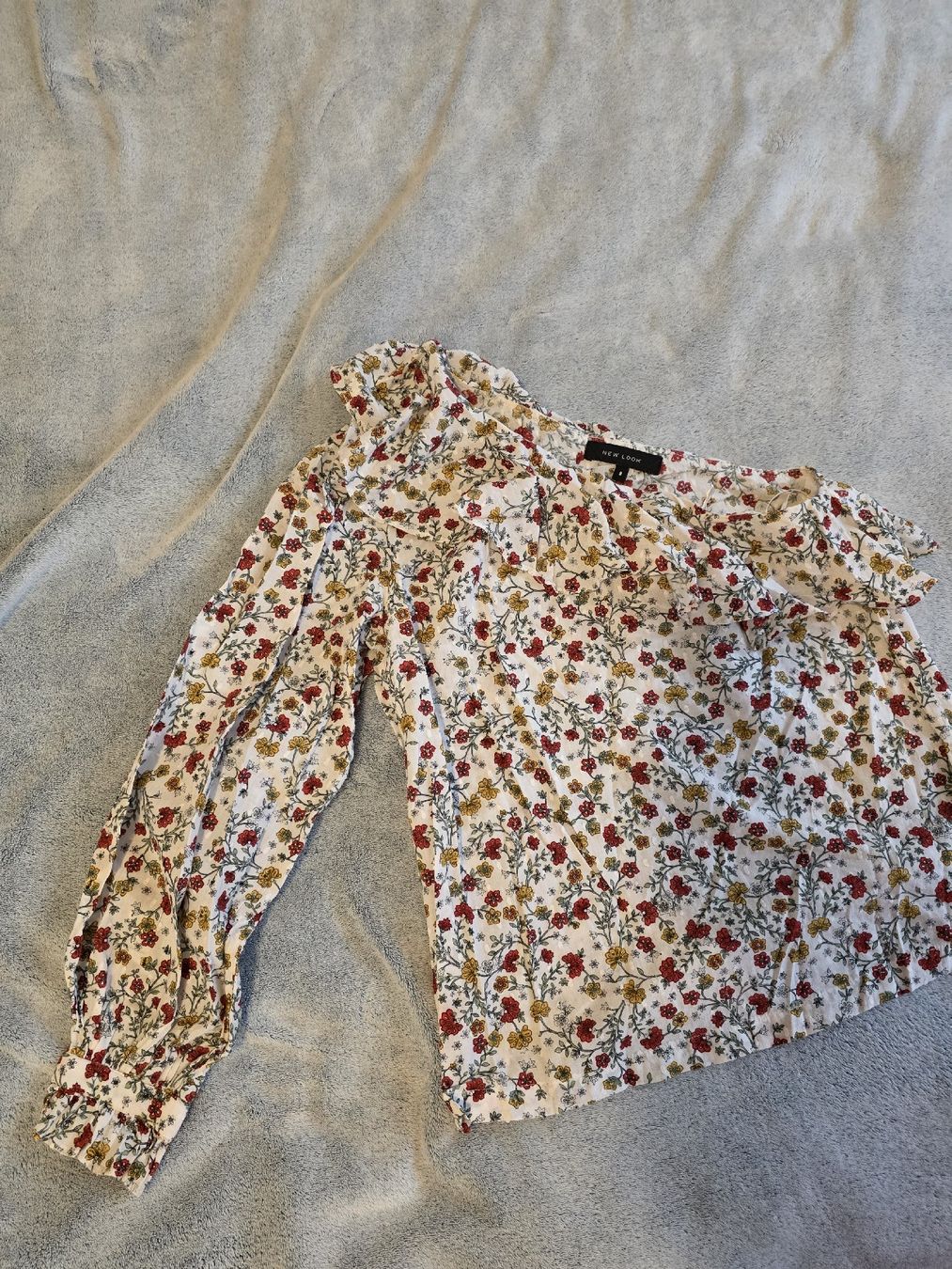 Camicette: Bluse mit Blumenmuster, Gr. 36, One-Shoulder – Nuovo (secondo la descrizione) da St Gallen venduto da vir_5kgt 3
