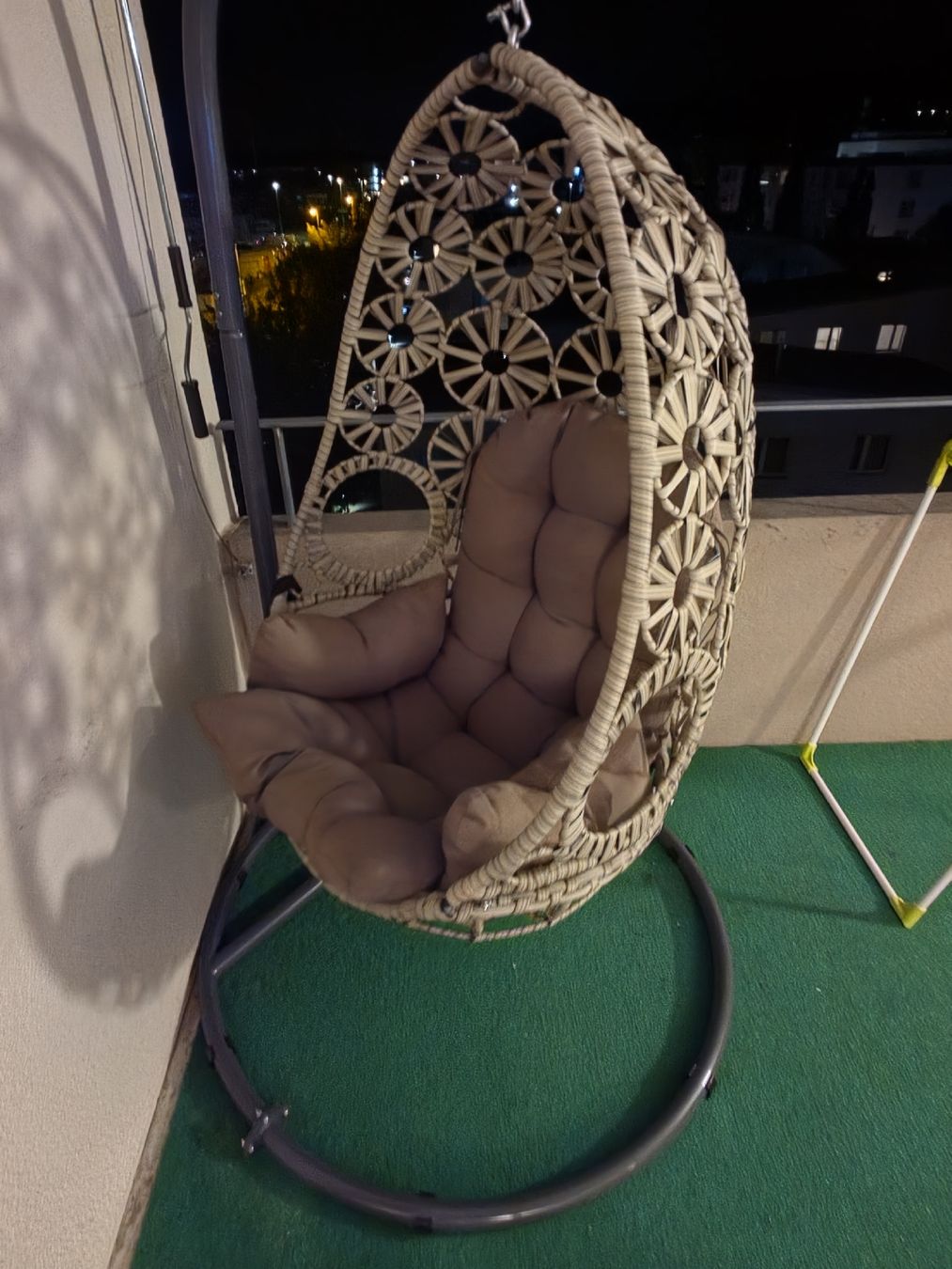 Poltrone pensili da giardino: Hängesessel mit Gestell beige – Usato da Buchs ZH venduto da NCRBD5 2