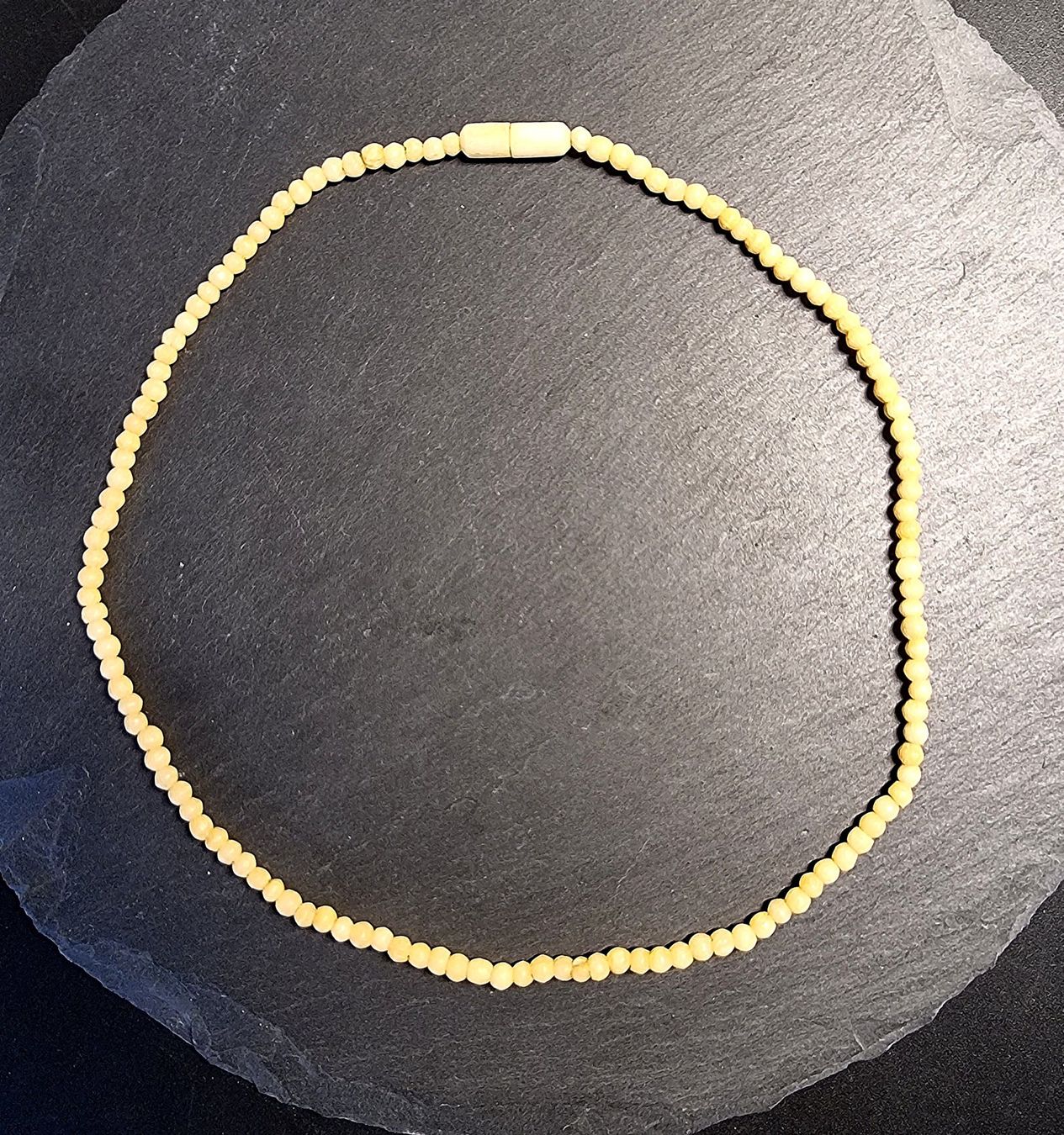 Catenine: Collier de perles en bois d'érable – Usato da Veyrier venduto da Leilazizou