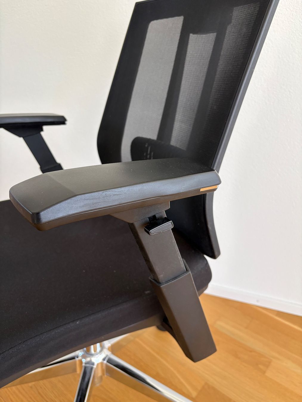 Sedie: Ergonomic Office Chair - Adjustable, Like New Condition – Usato da Luzern venduto da Jacoborojodelrio 7
