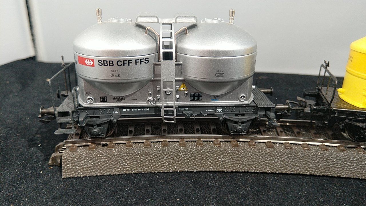 Märklin Modellini di ferrovie: 4 Märklin Silo-Behälter Wagen SBB/SNCF/DB – Usato da Uster venduto da Regenwurm61 2