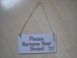 Please Remove your Shoes ! Thank you  - HOLZ-Schild